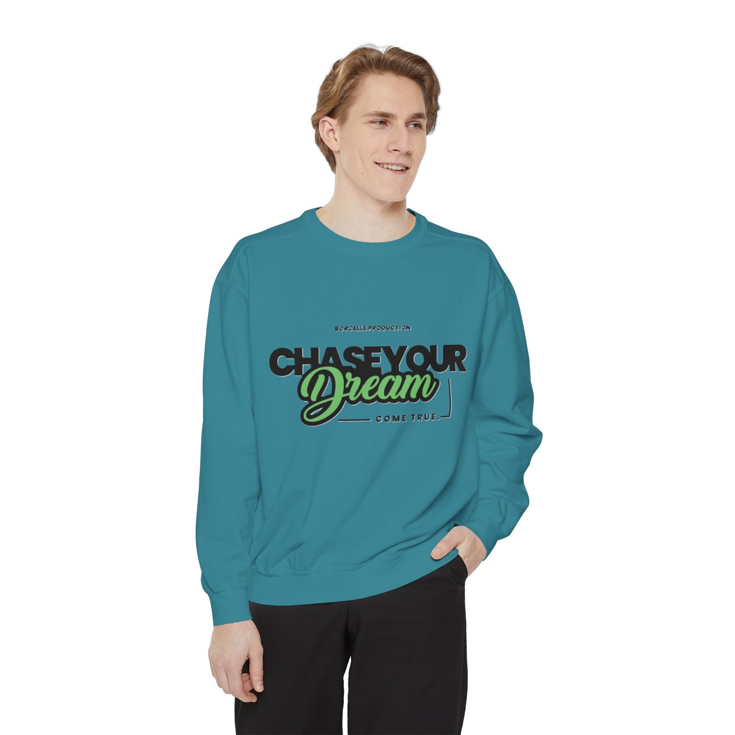 Chase Your Dreams Sweatshirt, Cozy Fashion, Inspirational Gift, Motivational Apparel, Perfect for Dreamers