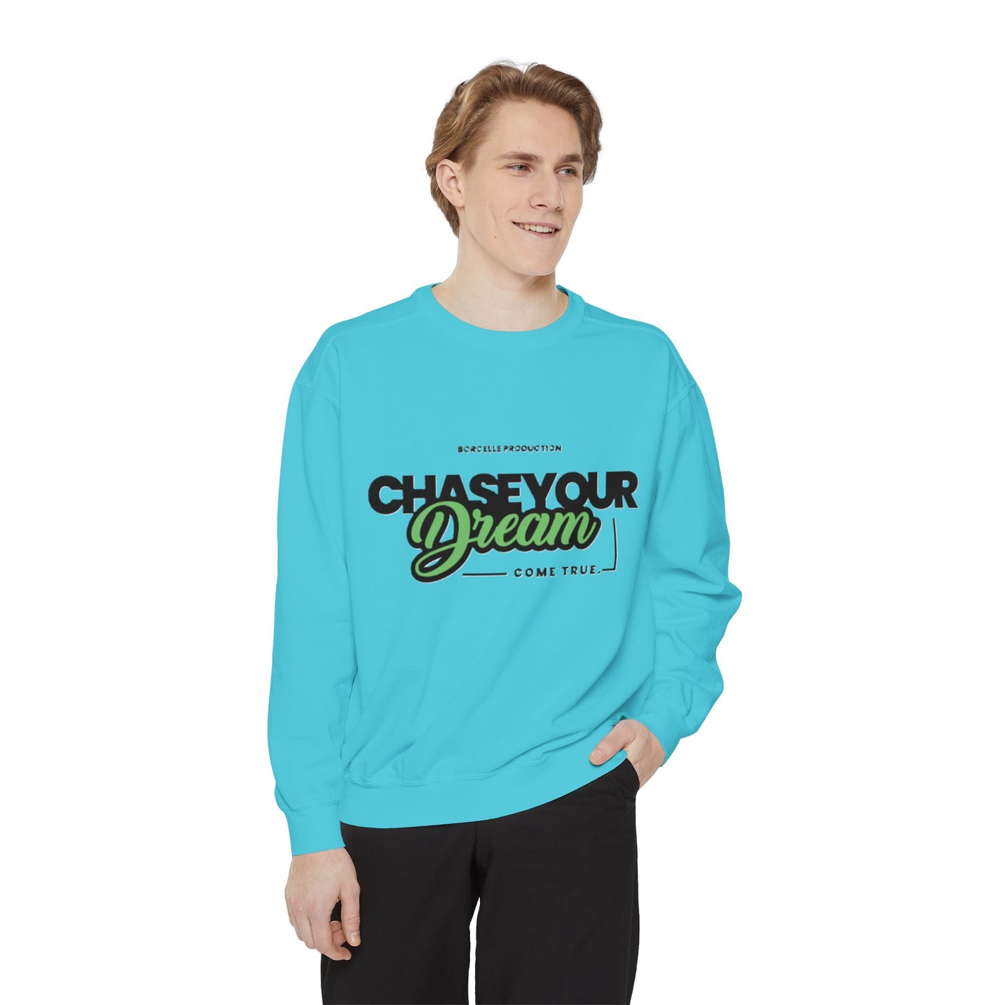 Chase Your Dreams Sweatshirt, Cozy Fashion, Inspirational Gift, Motivational Apparel, Perfect for Dreamers