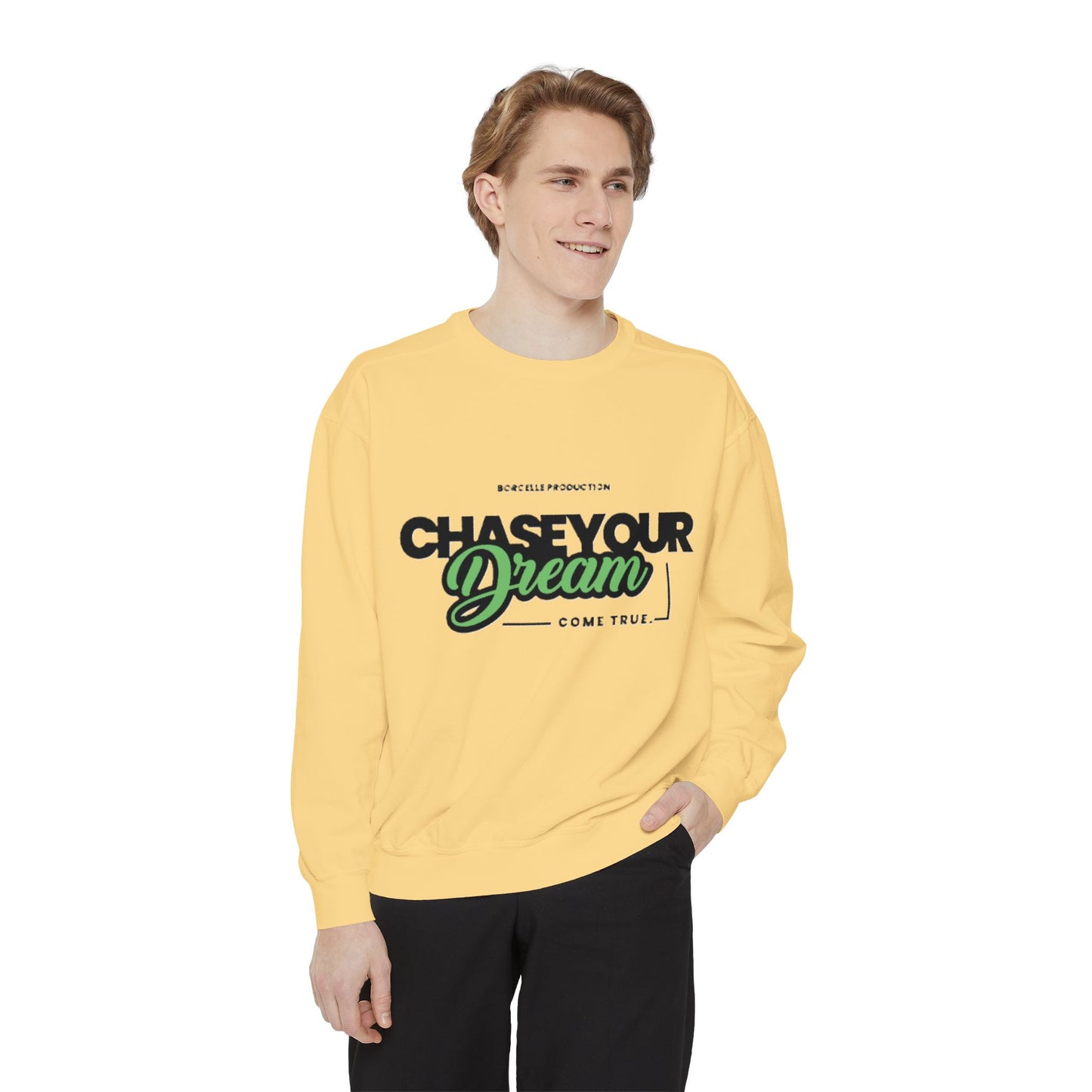 Chase Your Dreams Sweatshirt, Cozy Fashion, Inspirational Gift, Motivational Apparel, Perfect for Dreamers