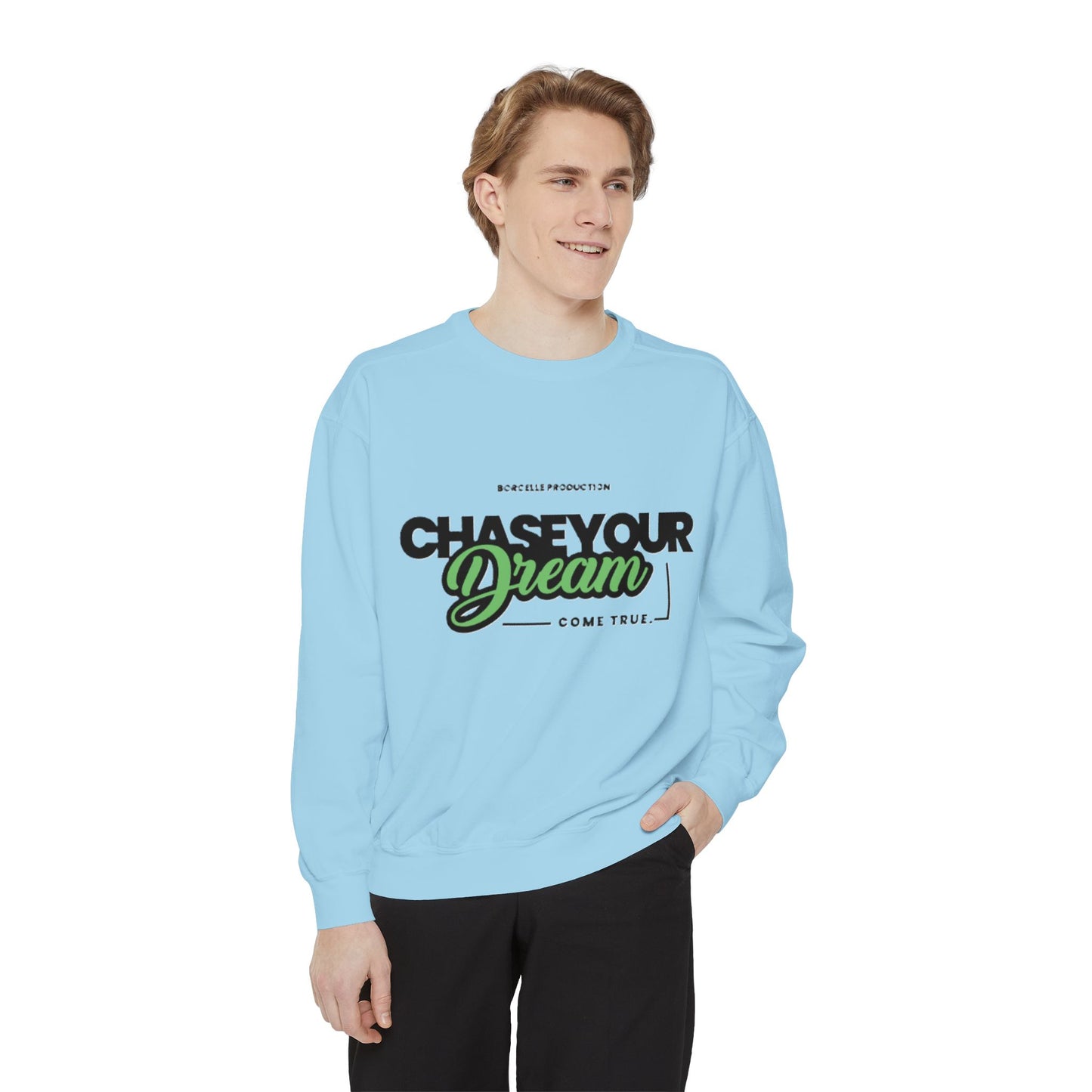 Chase Your Dreams Sweatshirt, Cozy Fashion, Inspirational Gift, Motivational Apparel, Perfect for Dreamers