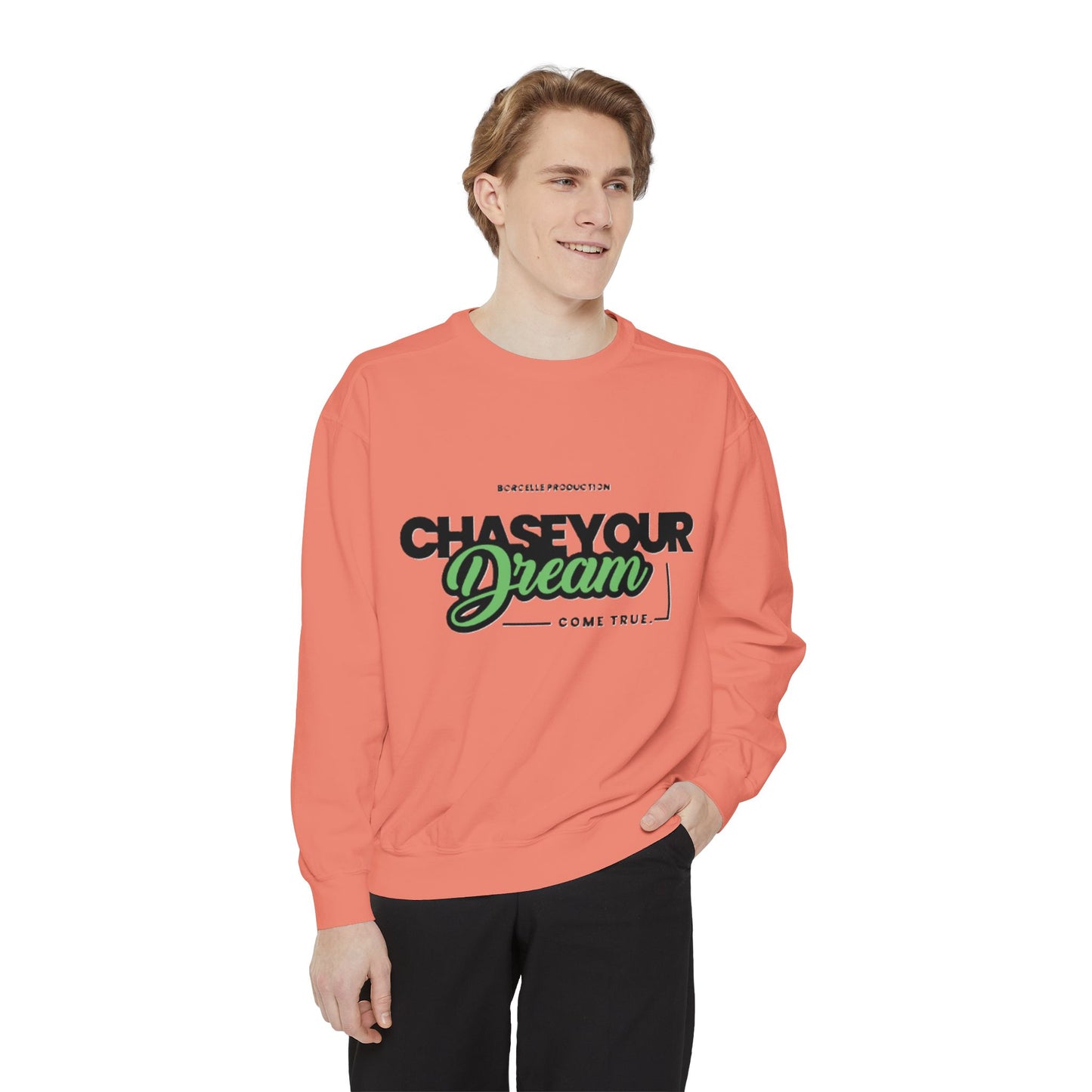 Chase Your Dreams Sweatshirt, Cozy Fashion, Inspirational Gift, Motivational Apparel, Perfect for Dreamers