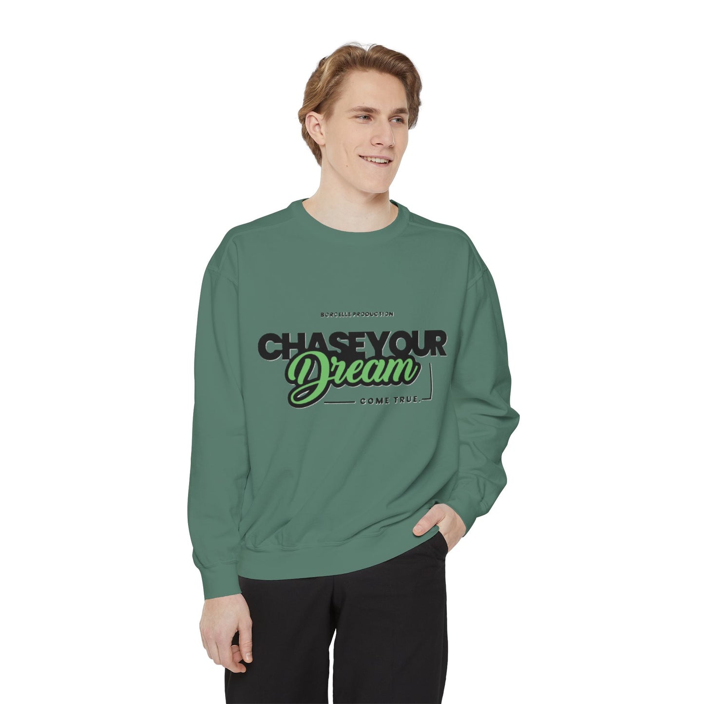 Chase Your Dreams Sweatshirt, Cozy Fashion, Inspirational Gift, Motivational Apparel, Perfect for Dreamers