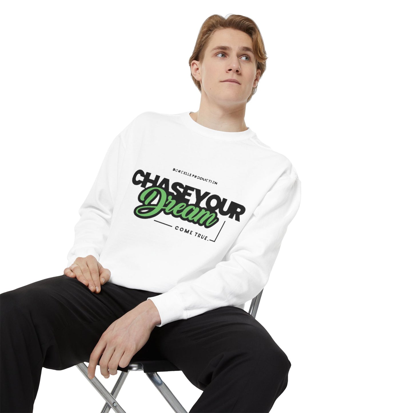 Chase Your Dreams Sweatshirt, Cozy Fashion, Inspirational Gift, Motivational Apparel, Perfect for Dreamers