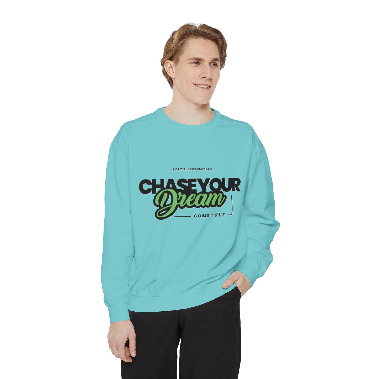Chase Your Dreams Sweatshirt, Cozy Fashion, Inspirational Gift, Motivational Apparel, Perfect for Dreamers