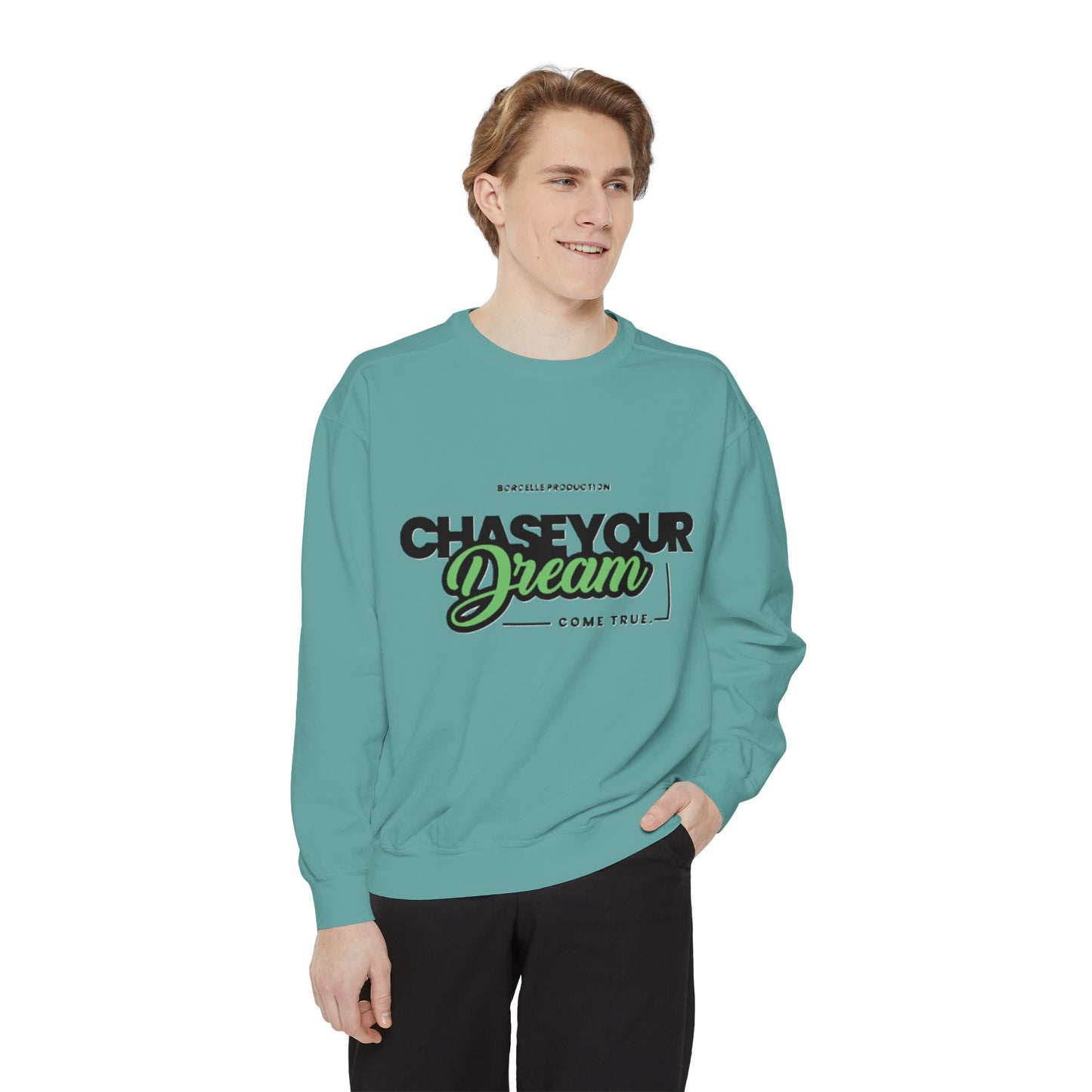 Chase Your Dreams Sweatshirt, Cozy Fashion, Inspirational Gift, Motivational Apparel, Perfect for Dreamers