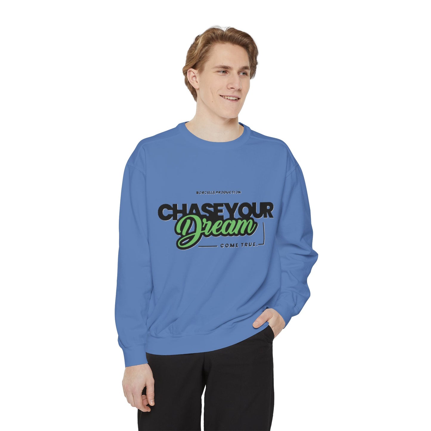 Chase Your Dreams Sweatshirt, Cozy Fashion, Inspirational Gift, Motivational Apparel, Perfect for Dreamers