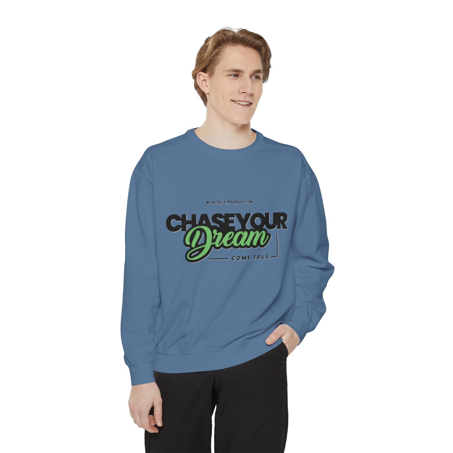 Chase Your Dreams Sweatshirt, Cozy Fashion, Inspirational Gift, Motivational Apparel, Perfect for Dreamers