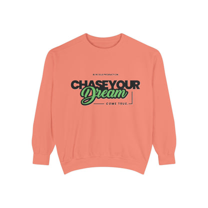 Chase Your Dreams Sweatshirt, Cozy Fashion, Inspirational Gift, Motivational Apparel, Perfect for Dreamers