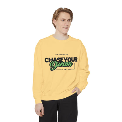 Chase Your Dreams Sweatshirt, Cozy Fashion, Inspirational Gift, Motivational Apparel, Perfect for Dreamers