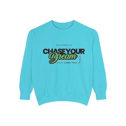 Chase Your Dreams Sweatshirt, Cozy Fashion, Inspirational Gift, Motivational Apparel, Perfect for Dreamers