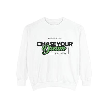 Chase Your Dreams Sweatshirt, Cozy Fashion, Inspirational Gift, Motivational Apparel, Perfect for Dreamers