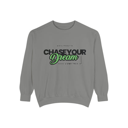 Chase Your Dreams Sweatshirt, Cozy Fashion, Inspirational Gift, Motivational Apparel, Perfect for Dreamers