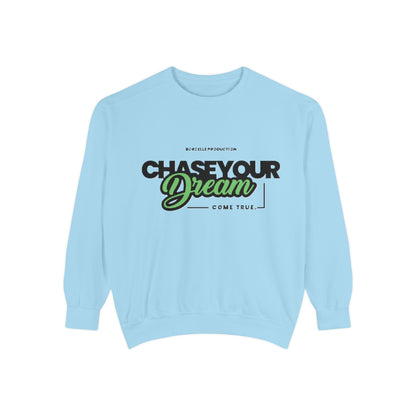 Chase Your Dreams Sweatshirt, Cozy Fashion, Inspirational Gift, Motivational Apparel, Perfect for Dreamers
