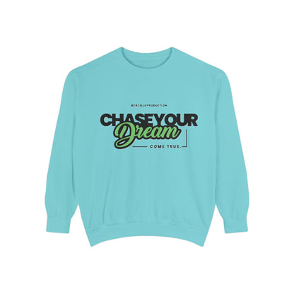 Chase Your Dreams Sweatshirt, Cozy Fashion, Inspirational Gift, Motivational Apparel, Perfect for Dreamers