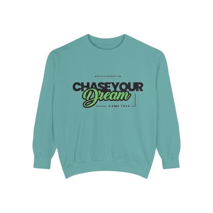 Chase Your Dreams Sweatshirt, Cozy Fashion, Inspirational Gift, Motivational Apparel, Perfect for Dreamers